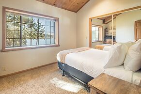 Water's Edge Estate by Avantstay Large Lakefront Cabin w/ Dock and Hot