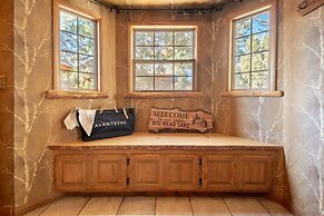 Water's Edge Estate by Avantstay Large Lakefront Cabin w/ Dock and Hot