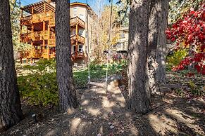 Water's Edge Estate by Avantstay Large Lakefront Cabin w/ Dock and Hot