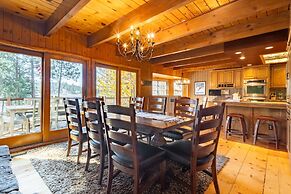 Water's Edge Estate by Avantstay Large Lakefront Cabin w/ Dock and Hot