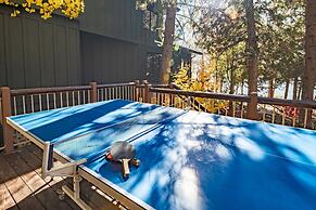 Water's Edge Estate by Avantstay Large Lakefront Cabin w/ Dock and Hot