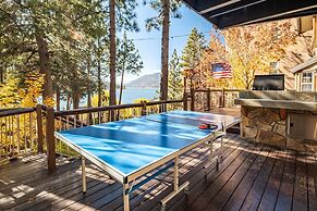 Water's Edge Estate by Avantstay Large Lakefront Cabin w/ Dock and Hot