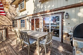 Water's Edge Estate by Avantstay Large Lakefront Cabin w/ Dock and Hot