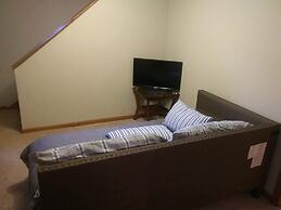 Historic Twin Tudors Inn