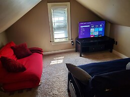 Historic Twin Tudors Inn