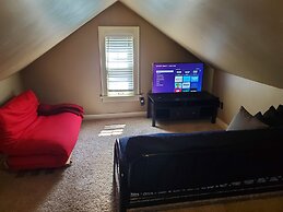 Historic Twin Tudors Inn