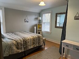 Historic Twin Tudors Inn