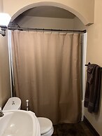 Historic Twin Tudors Inn