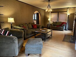 Historic Twin Tudors Inn