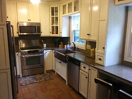 Historic Twin Tudors Inn