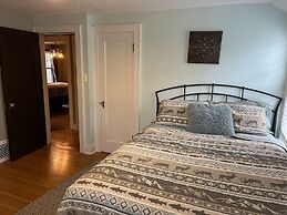 Historic Twin Tudors Inn