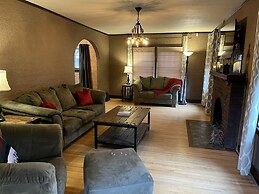 Historic Twin Tudors Inn