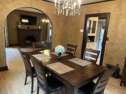 Historic Twin Tudors Inn