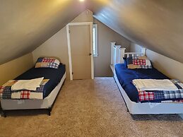 Historic Twin Tudors Inn