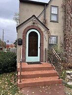 Historic Twin Tudors Inn