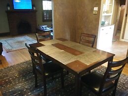 Historic Twin Tudors Inn