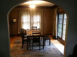 Historic Twin Tudors Inn