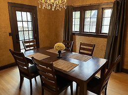 Historic Twin Tudors Inn