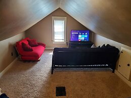 Historic Twin Tudors Inn