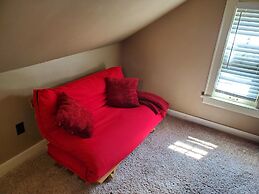 Historic Twin Tudors Inn