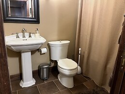 Historic Twin Tudors Inn