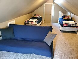 Historic Twin Tudors Inn