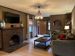 Historic Twin Tudors Inn