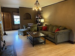 Historic Twin Tudors Inn