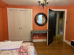 Historic Twin Tudors Inn