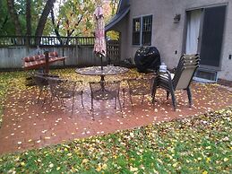 Historic Twin Tudors Inn