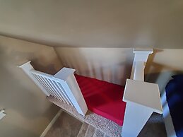 Historic Twin Tudors Inn