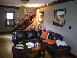 Historic Twin Tudors Inn