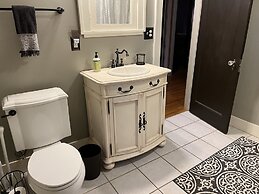 Historic Twin Tudors Inn