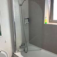 Two Bedroom Balcony Apartment Liverpool