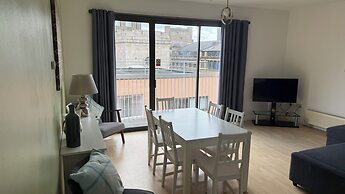 Two Bedroom Balcony Apartment Liverpool