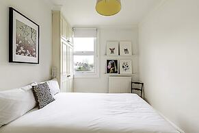 Beautiful Three Bed Abode Near Dollis Hill