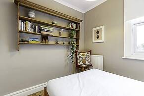 Beautiful Three Bed Abode Near Dollis Hill