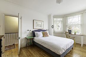 Beautiful Three Bed Abode Near Dollis Hill