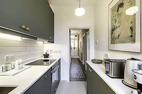 Beautiful Three Bed Abode Near Dollis Hill