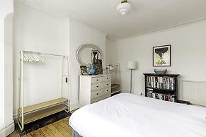 Beautiful Three Bed Abode Near Dollis Hill