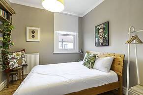 Beautiful Three Bed Abode Near Dollis Hill