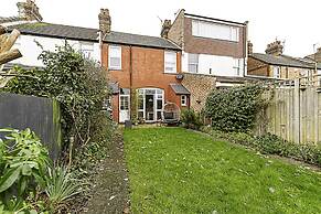 Beautiful Three Bed Abode Near Dollis Hill