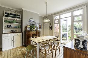Beautiful Three Bed Abode Near Dollis Hill