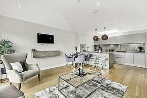 Beautiful Abode In Brentford