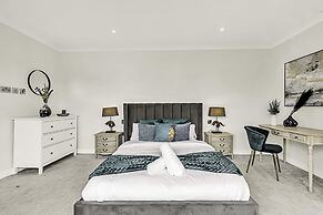 Beautiful Abode In Brentford