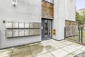 Beautiful Abode In Brentford