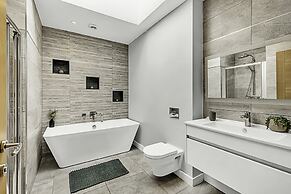 Beautiful Abode In Brentford