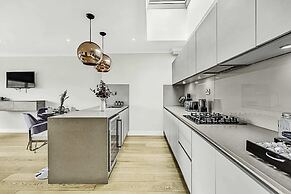 Beautiful Abode In Brentford