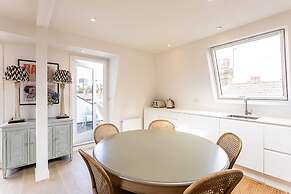 Bright and Spacious Penthouse With Terrace