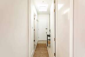 Bright and Spacious Penthouse With Terrace